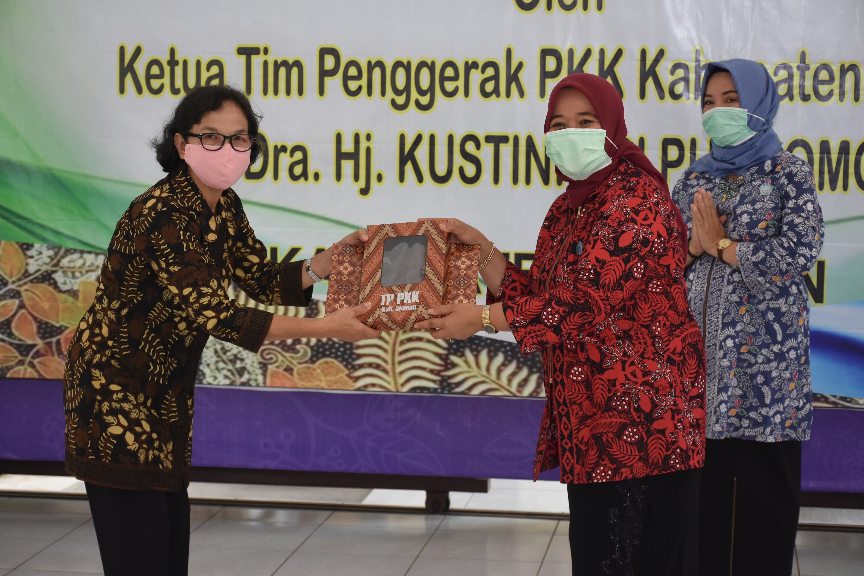 Pemberian penghargaan bagi TP PKK Sleman