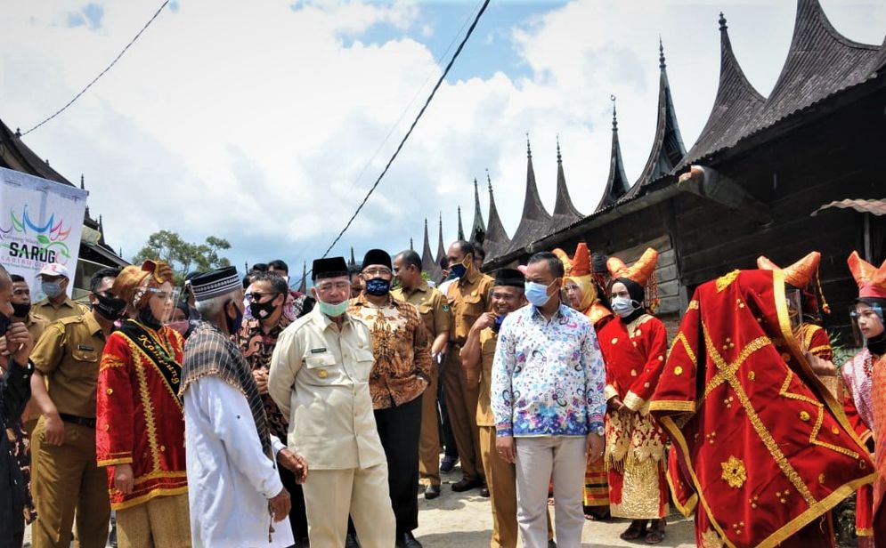 Wagub Sumbar Nasrul Abit saat berada di kampung wisata adat Saribu Gonjong (SARUGO) di Kabupaten Limapuluh Kota/Foto: ist