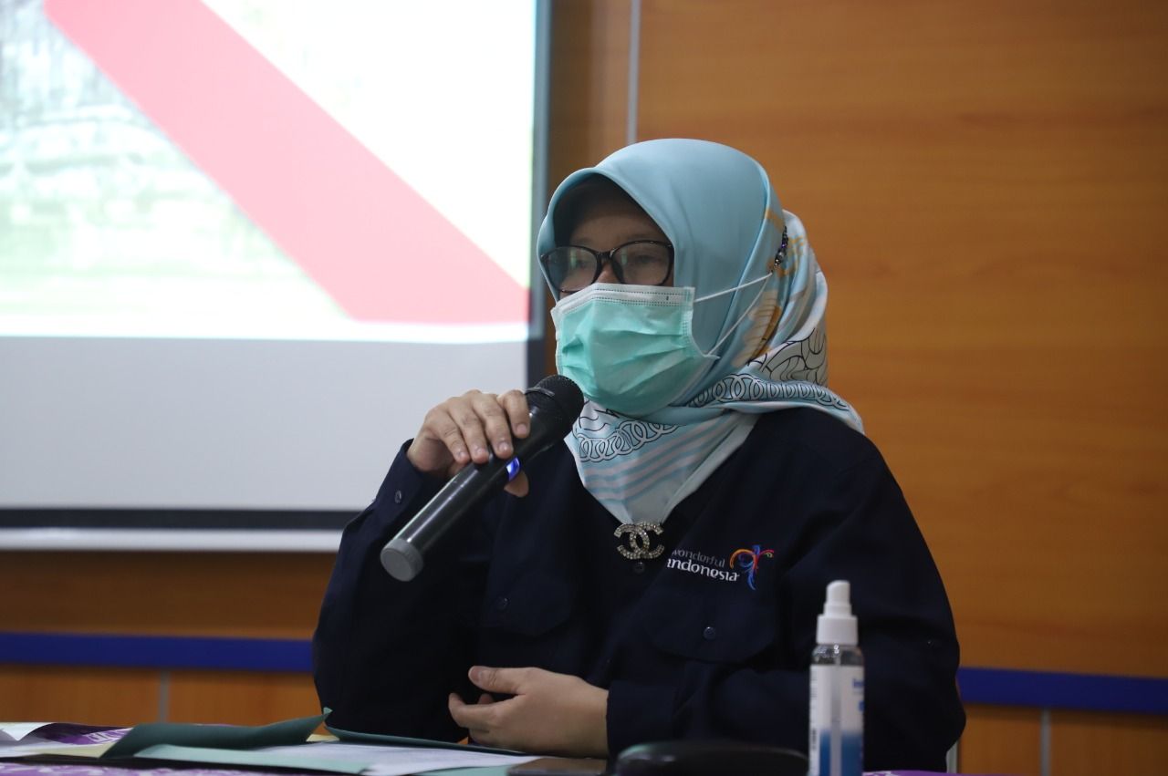 Sudarningsih saat memberi penjelasan
