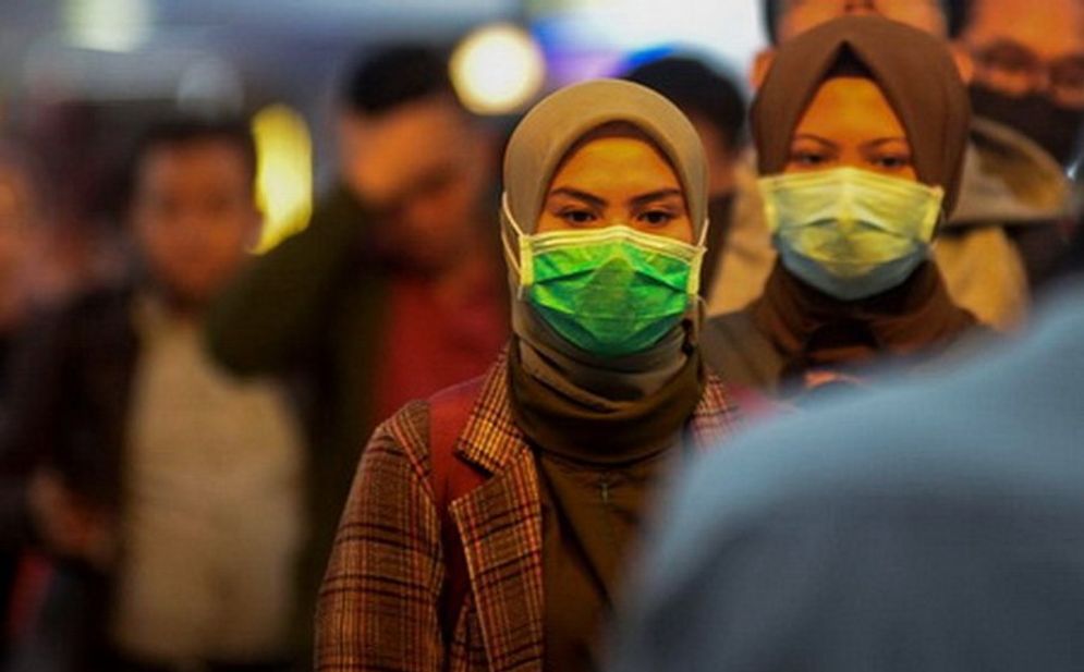 Ilustrasi warga pakai masker/Foto: republika