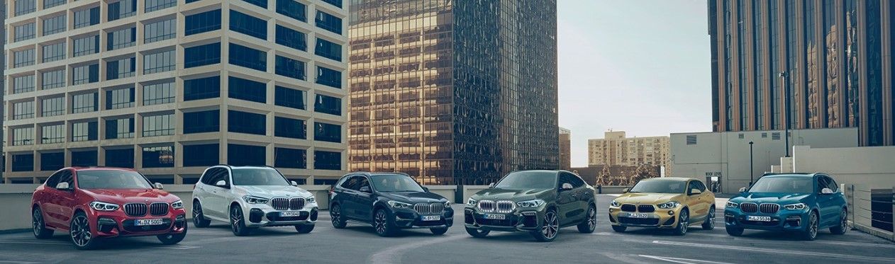 Berbagai tipe BMW X yang dipamerkan secara lengkap di BMW Astra Surabaya.
