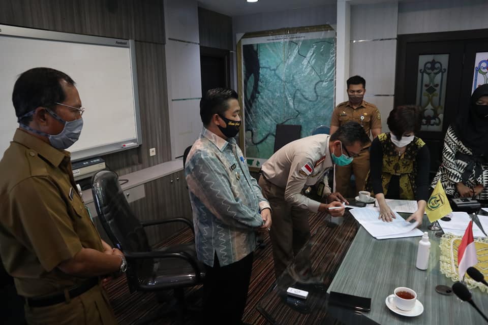 Suasana penendatangani hibah lahan dari Kementan RI