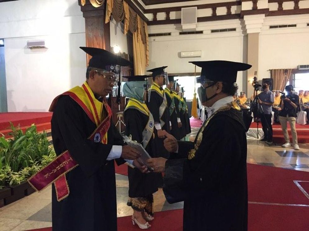 Prosesi wisuda Uniba Surakarta