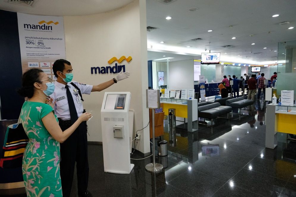 ilustrasi pelayanan di Bank Mandiri
