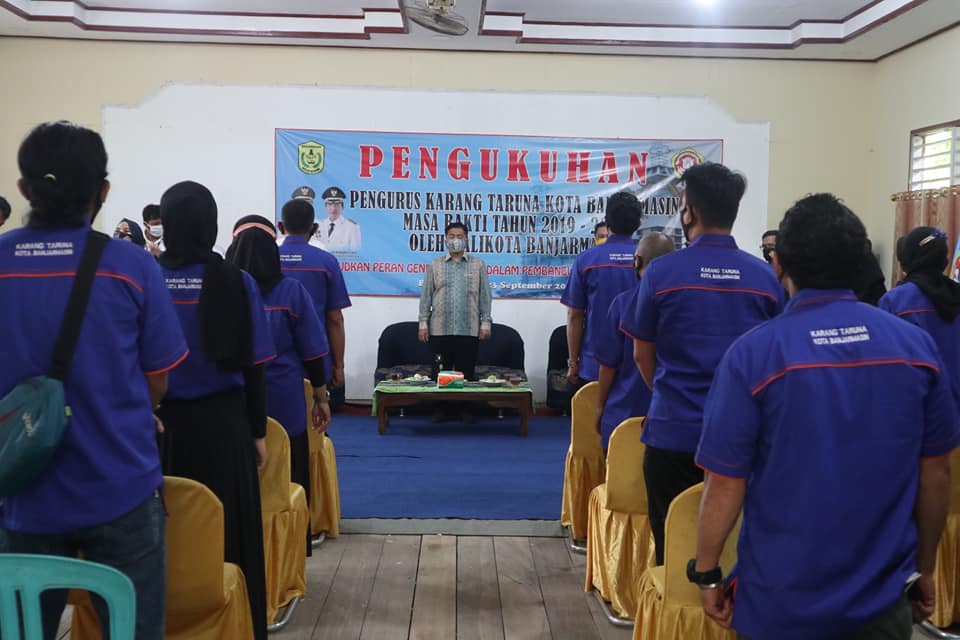 Ibnu melantik pengurus karang taruna Kota Banjarmasin