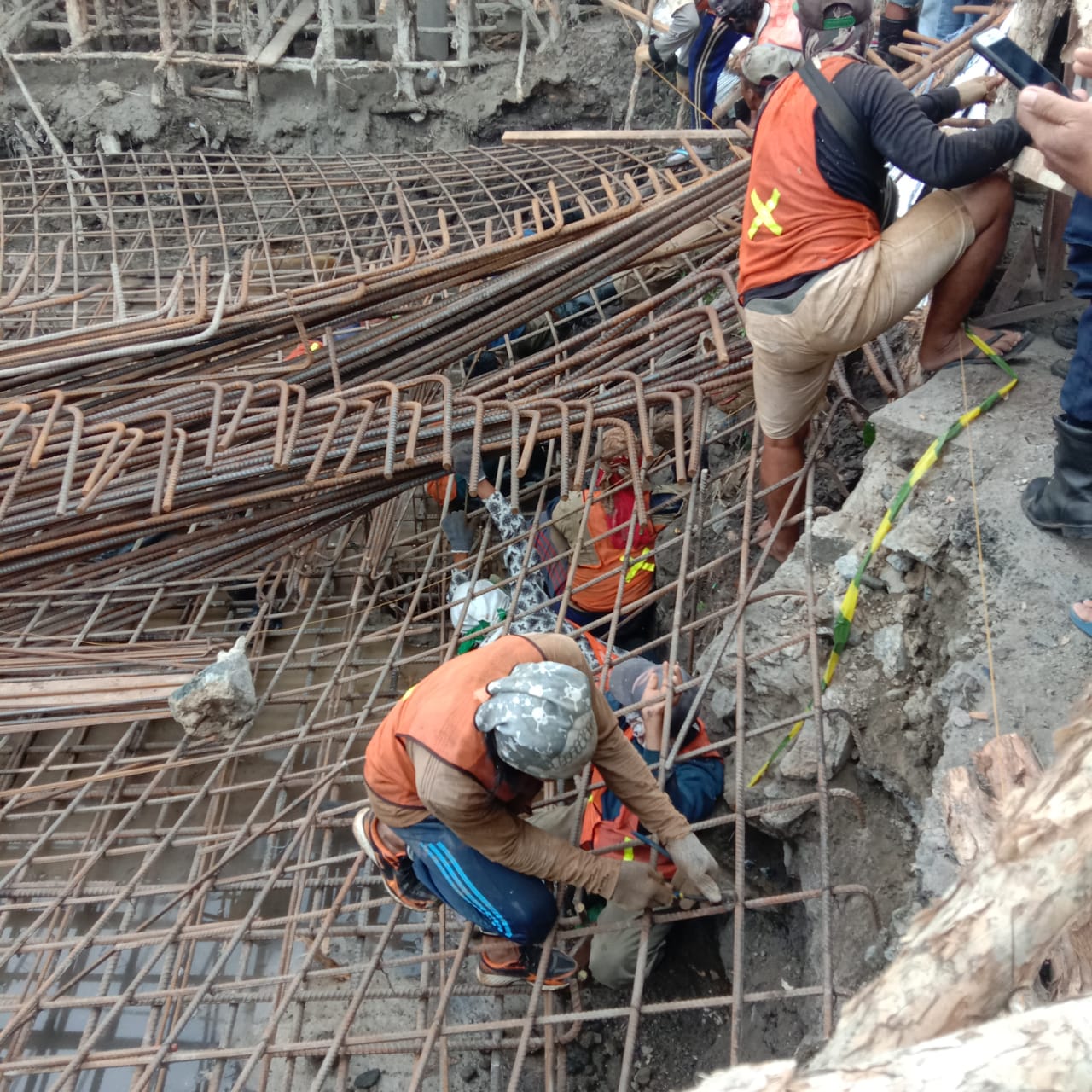 Kelurahan Waru masuk dalam Pilot Project Pengembangan Kesempatan Kerja Berbasis Kawasan. Foto: ilustrasi pekerja konstruksi.
