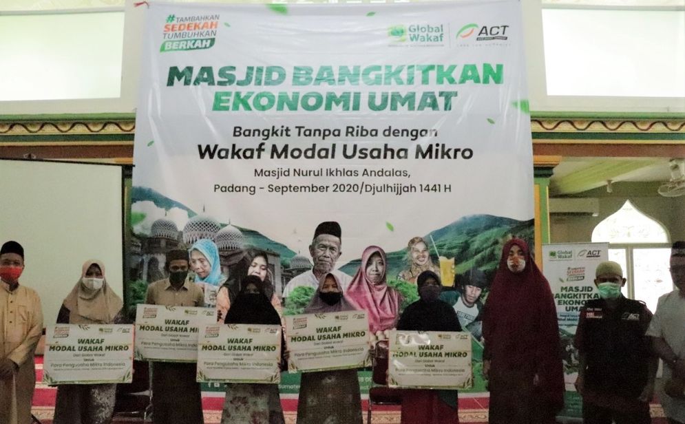 Global Wakaf-Aksi Cepat Tanggap (ACT) Sumatera Barat kembali meluncurkan program Wakaf Modal Usaha Mikro di Masjid Nurul Ikhlas Andalas/Foto: ist.