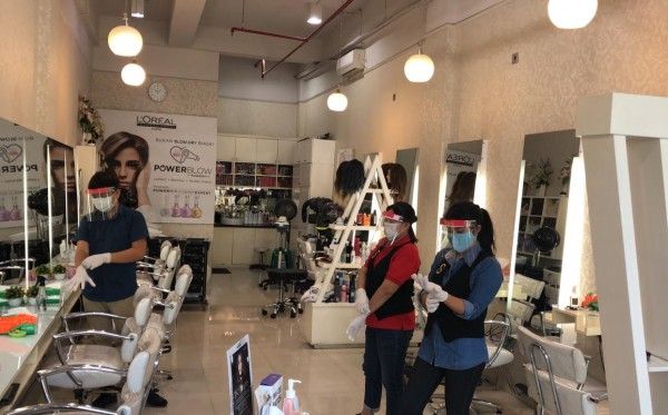 Sebuah salon di Kota Surabaya