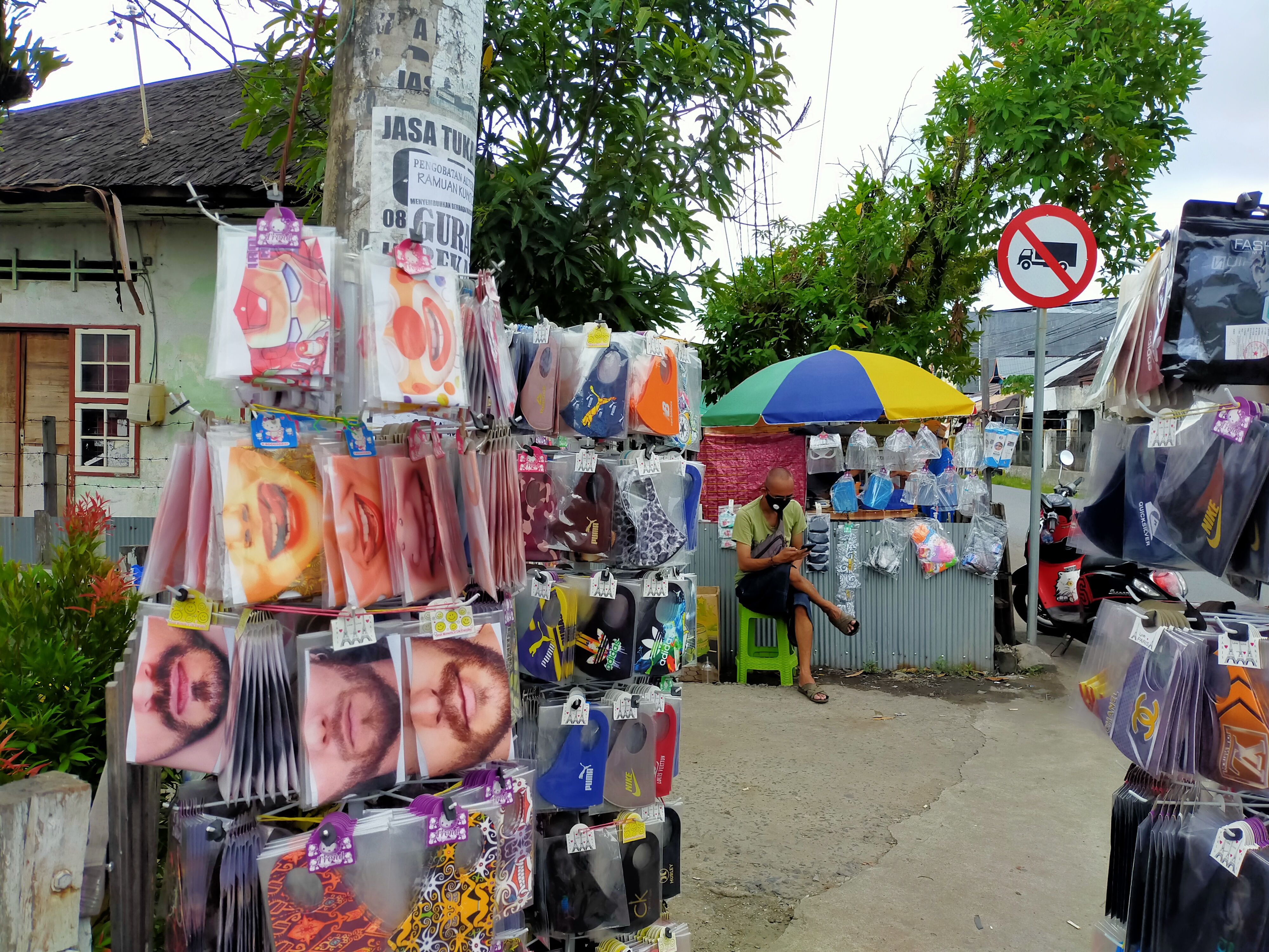 Pedagang masker