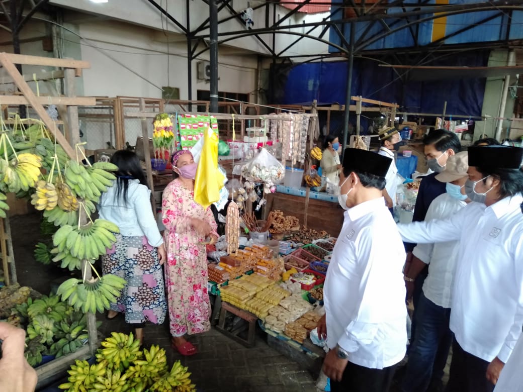 Zairullah saat blusukan ke pasar Pagatan