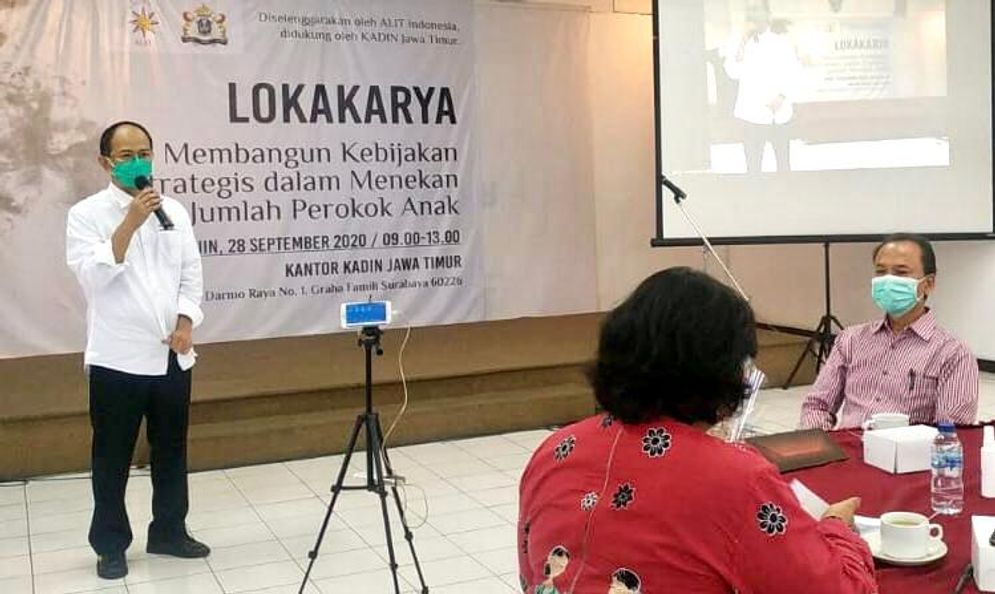 Ketua Umum Kadin Jatim, Adik Dwi Putranto membuka acara lokakarya.