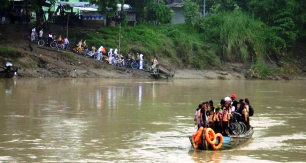 Sungai Bengawan Solo yang melintas di sepanjang Jawa Tengah dan Jawa Timur
