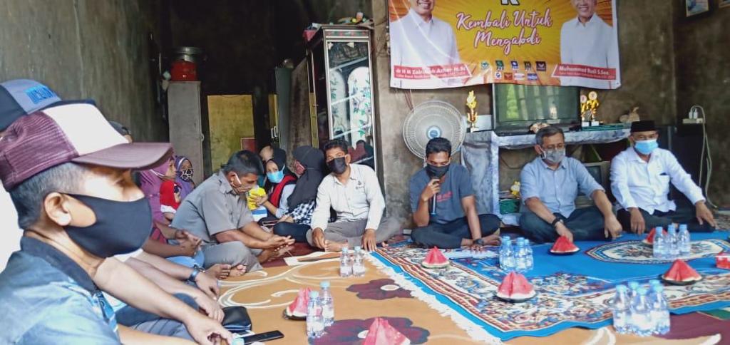 calon wakil Bupati Tanah Bumbu HM Rusli saat berdialog dgn warga