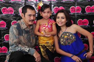 <p>Bambang Trihatmodjo dan Mayangsari / Facebook @Mayangsarifull71</p>
