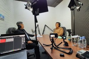 <p>Direktur Utama PT Krakatau Steel (Persero) Tbk Silmy Karim saat berbincang dalam program Podcast OmFin Channel yang dipandu analis dan pendiri Finvesol Consulting Indonesia Fendi Susiyanto di Kantor Redaksi TrenAsia.com / Dok. TrenAsia.com</p>
