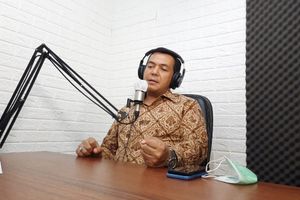 <p>Direktur Utama PT Krakatau Steel (Persero) Tbk Silmy Karim saat berbincang dalam program Podcast OmFin Channel di Kantor Redaksi TrenAsia.com / Dok. TrenAsia.com</p>
