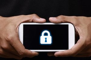 <p>Ponsel dengan IMEI tidak terdaftar tak lagi bisa digunakan di Indonesia / Shutterstock</p>
