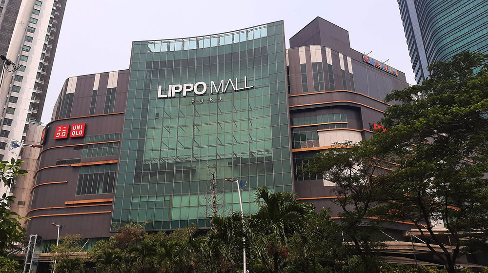 <p>Lanskap bangunan pusat perbelanjaan Lippo Mall Puri, di kawasan Jakarta Barat, Minggu, 6 September 2020. PT Lippo Karawaci Tbk (LPKR) menjual kepemilikan atas Lippo Mall Puri yang saat ini dikelola oleh anak usahanya PT Mandiri Cipta Gemilang (MCG) kepada penjual yang juga merupakan pihak yang terafiliasi dengannya yakni PT Puri Bintang Terang (PBT). Nilai transaksi pengalihan diperkirakan sebesar total Rp 3,50 triliun, belum termasuk PPN, Rencana transaksi dilaksanakan merupakan bagian dari strategi asset-light yang dijalankan perseroan dan dilakukan untuk meningkatkan likuiditas perseroan dan hasil yang akan diterima oleh perseroan dari pelaksanaan rencana transaksi akan digunakan antara lain untuk membiayai kegiatan operasional perseroan. Foto: Ismail Pohan/TrenAsia</p>
