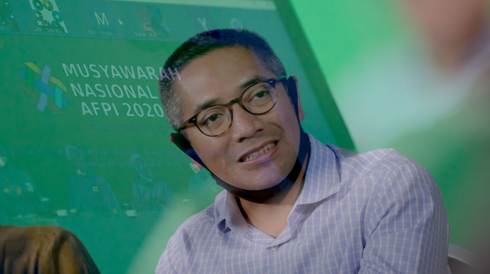 <p>Ketua AFPI terpilih Adrian Gunadi menjawab pertanyaan awak media secara virtual usai sidang MUNAS AFPI 2020 di Jakarta, Rabu, 30 September 2020. Musyawarah Nasional atau Munas Asosiasi Fintech Pendanaan Bersama Indonesia (AFPI) 2020 memberikan mandat kepada pengurus baru agar asosiasi fintech lending ini perkuat inklusi keuangan dan berperan aktif dalam mendukung Pemulihan Ekonomi Nasional seiring dampak pandemi COVID-19 melalui kolaborasi aktif asosiasi dengan institusi jasa keuangan lainnya. Foto: Ismail Pohan/TrenAsia</p>
