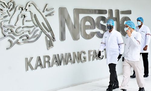 <p>Menteri Perindustrian Agus Gumiwang Kartasasmita saat memantau penerapan protokol kesehatan pabrik Nestle di Karawang, Jawa Barat / Kemenperin.go.id</p>
