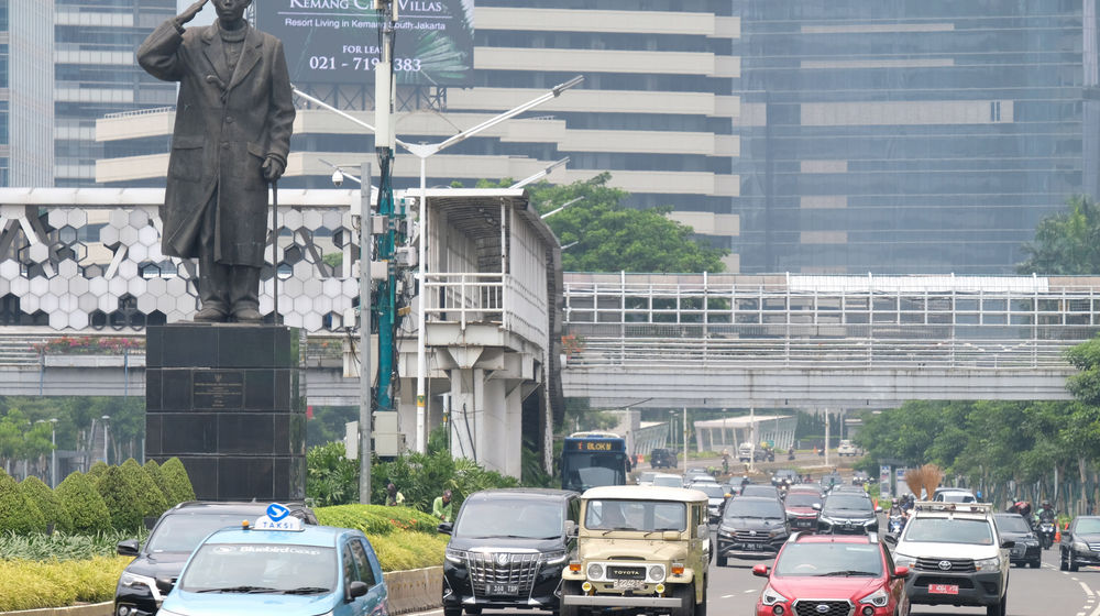 <p>Suasana ruas jalan ibukota saat pemberlakuan kembali PSBB di Jalan Sudirman, Jakarta, Senin, 14 September 2020. Gubernur DKI Jakarta Anies Baswedan memutuskan menerapkan kembali pembatasan sosial berskala besar (PSBB) jilid dua atau PSBB pengetatan, yang berlaku selama dua pekan mulai Senin, 14 September 2020 hingga 27 September 2020. Penerapan PSBB itu mengacu pada Pergub Nomor 88 Tahun 2020 terkait perubahan Pergub Nomor 33 Tahun 2020 tentang Pelaksanaan PSBB dalam Penanganan Covid-19 di DKI Jakarta. Foto: Ismail Pohan/TrenAsia</p>
