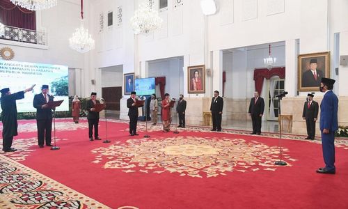 <p>Pengucapan sumpah anggota Dewan Komisioner Lembaga Penjamin Simpanan (LPS) / Setneg.go.id</p>
