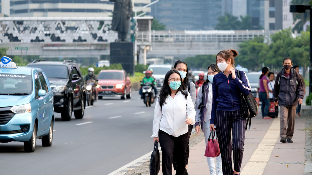 <p>Warga beraktivitas dengan menggunakan masker di kawasan Sudirman, Jakarta  Jumat, 11 September 2020. Foto: Ismail Pohan/TrenAsia</p>
