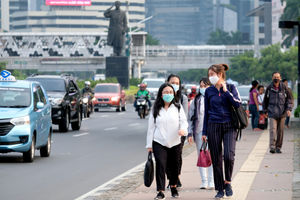 <p>Warga beraktivitas dengan menggunakan masker di kawasan Sudirman, Jakarta  Jumat, 11 September 2020. Foto: Ismail Pohan/TrenAsia</p>
