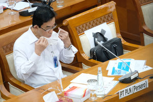 <p>Direktur Utama PLN, Zulkifli Zaini mengikuti rapat dengar pendapat dengan Komisi VI DPR di komplek Parlemen, Senayan, Jakarta, Rabu, 9 September 2020. Rapat dengar pendapat dengan dirut ini membahas penyertaan modal negara Tahun 2021. Foto: Ismail Pohan/TrenAsia</p>