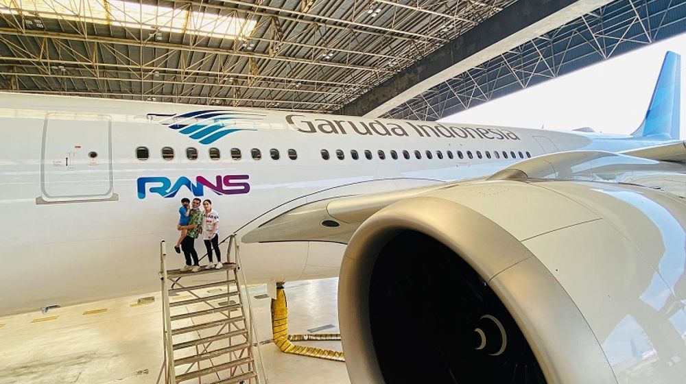 <p>Maskapai penerbangan pelat merah PT Garuda Indonesia (Persero) Tbk menggadeng Youtuber Raffi Ahmad dan Nagita Slavina dari RANS Entertainment / Facebook @RaffiAhmadLagi</p>
