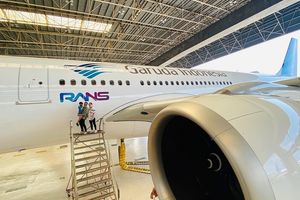 <p>Maskapai penerbangan pelat merah PT Garuda Indonesia (Persero) Tbk menggadeng Youtuber Raffi Ahmad dan Nagita Slavina dari RANS Entertainment / Facebook @RaffiAhmadLagi</p>
