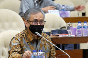 <p>Ketua Dewan Komisioner Otoritas Jasa Keuangan, Wimboh Santoso saat hadir pada Rapat Kerja dengan Komisi XI DPR di kompleks Parlemen, Senayan, Jakarta, Rabu, 2 September 2020. Foto: Ismail Pohan/TrenAsia</p>
