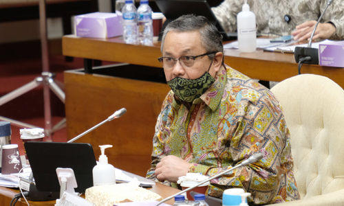 <p>Gubernur Bank Indonesia, Perry Warjiyo saat hadir pada Rapat Kerja dengan Komisi XI DPR di komplek Parlemen, Senayan, Jakarta, Rabu, 2 September 2020. Raker tersebut membahas asumsi dasar Rancangan Anggaran Pendapatan Belanja Negara (RAPBN) 2021. Foto: Ismail Pohan/TrenAsia</p>
