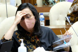 <p>Menteri Keuangan, Sri Mulyani saat hadir pada Rapat Kerja dengan Komisi XI DPR di komplek Parlemen, Senayan, Jakarta, Rabu, 2 September 2020. Raker tersebut membahas asumsi dasar Rancangan Anggaran Pendapatan Belanja Negara (RAPBN) 2021. Foto: Ismail Pohan/TrenAsia</p>