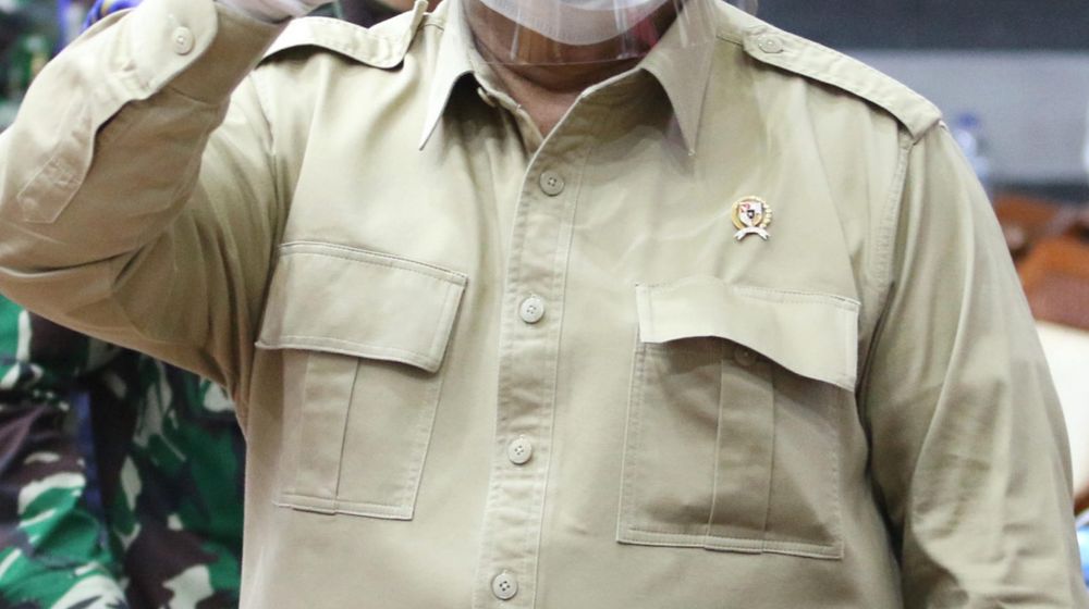 <p>Menhan Prabowo Subianto bersiap mengikuti rapat kerja dengan Komisi I DPR di Kompleks Parlemen, Senayan, Jakarta, Rabu, 9 September 2020. Raker itu membahas Rencana Kerja dan Anggaran Kementerian/Lembaga (RKA-K/L) Kementerian Pertahanan dan TNI tahun 2021. Foto: Ismail Pohan/TrenAsia</p>
