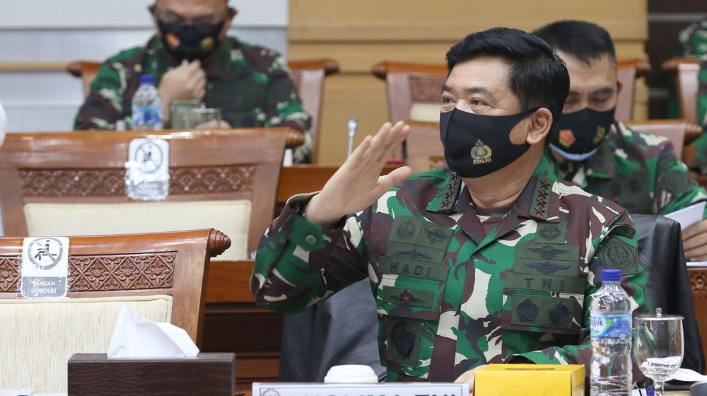<p>Panglima TNI Marsekal TNI Hadi Tjahjanto bersiap mengikuti rapat kerja dengan Komisi I DPR di Kompleks Parlemen, Senayan, Jakarta, Rabu, 9 September 2020. Raker itu membahas Rencana Kerja dan Anggaran Kementerian/Lembaga (RKA-K/L) Kementerian Pertahanan dan TNI tahun 2021. Foto: Ismail Pohan/TrenAsia</p>
