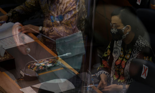 <p>Menteri Keuangan, Sri Mulyani Indrawati (kanan) mengikuti rapat kerja dengan Badan Anggaran DPR di komplek Parlemen, Senayan, Jakarta, Senin, 7 September 2020. Rapat kerja tersebut membahas Laporan dan Pengesahan hasil Panja Pembahasan RUU Pertanggungjawaban atas Pelaksanaan (P2) APBN TA 2019. Foto: Ismail Pohan/TrenAsia</p>
