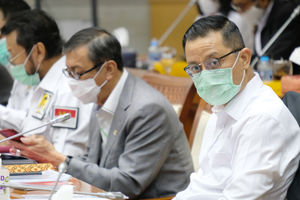 <p>Juliari P. Batubara (kanan)  Foto: Ismail Pohan/TrenAsia</p>
