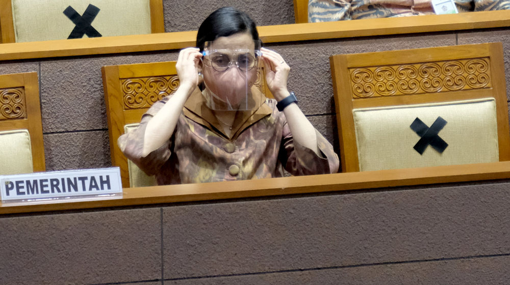 <p>Menteri Keuangan Sri Mulyani hadir dalam Rapat Paripurna DPR di Kompleks Parlemen, Senayan, Jakarta, Selasa, 29 September 2020. Dalam Rapat Paripurna itu DPR menyetujui RUU APBN Tahun Anggaran 2021 dan RUU Bea Materai menjadi Undang-Undang serta menetapkan perpanjangan waktu pembahasan RUU Perlindungan Data Pribadi. Foto: Ismail Pohan/TrenAsia</p>
