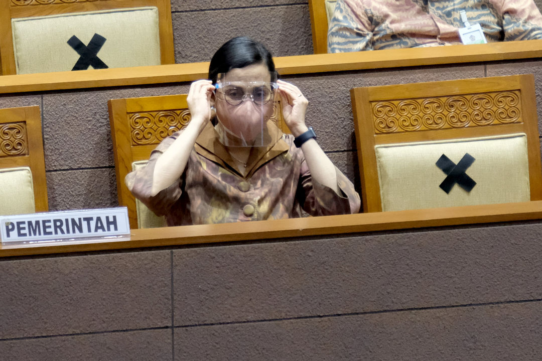 <p>Menteri Keuangan Sri Mulyani hadir dalam Rapat Paripurna DPR di Kompleks Parlemen, Senayan, Jakarta, Selasa, 29 September 2020. Dalam Rapat Paripurna itu DPR menyetujui RUU APBN Tahun Anggaran 2021 dan RUU Bea Materai menjadi Undang-Undang serta menetapkan perpanjangan waktu pembahasan RUU Perlindungan Data Pribadi. Foto: Ismail Pohan/TrenAsia</p>
