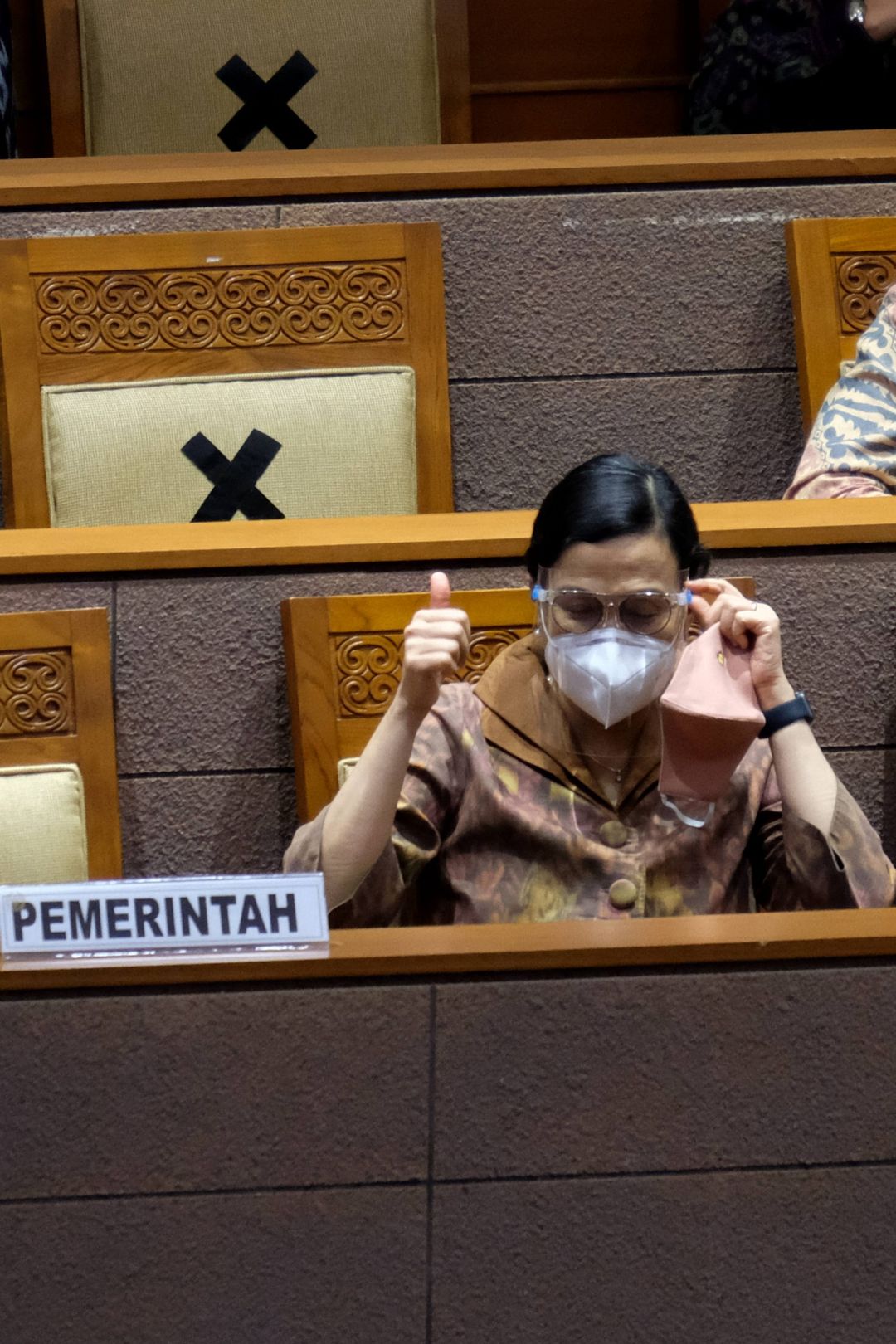 <p>Menteri Keuangan Sri Mulyani hadir dalam Rapat Paripurna DPR di Kompleks Parlemen, Senayan, Jakarta, Selasa, 29 September 2020. Dalam Rapat Paripurna itu DPR menyetujui RUU APBN Tahun Anggaran 2021 dan RUU Bea Materai menjadi Undang-Undang serta menetapkan perpanjangan waktu pembahasan RUU Perlindungan Data Pribadi. Foto: Ismail Pohan/TrenAsia</p>
