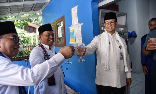 <p>Gubernur DKI Jakarta Anies Baswedan dan Sekda DKI Saefullah / Facebook @aniesbaswedan</p>
