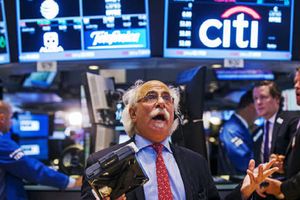 <p>Ilustrasi perdagangan saham di bursa Wall Street Amerika Serikat / Reuters</p>
