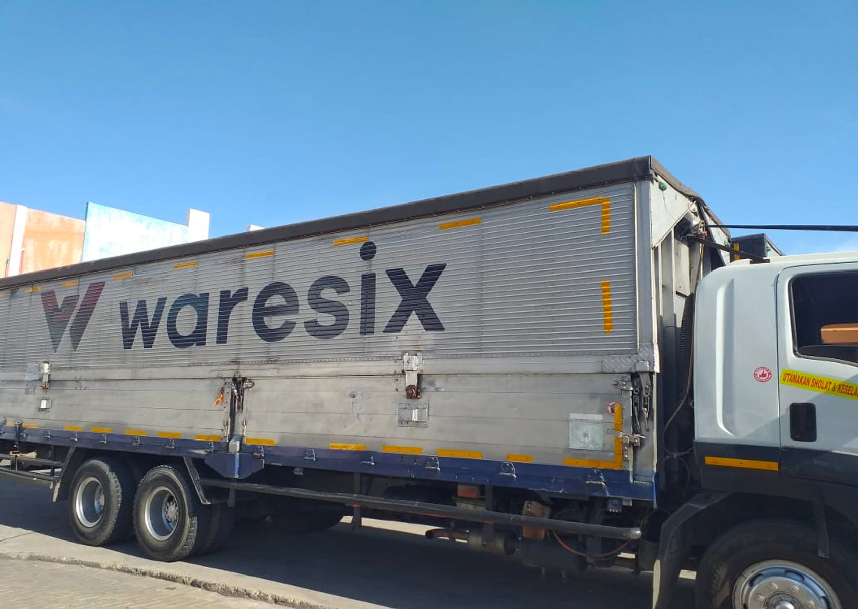 <p>Truk logistik milik startup Waresix / Dok. Waresix</p>
