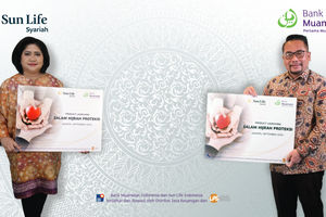 <p>Chief Distribution Officer Sun Life Indonesia, Danning Wikanti bersama Retail Banking Director Bank Muamalat Indonesia Purnomo B. Soetadi / Dok. Sun Life Indonesia</p>

