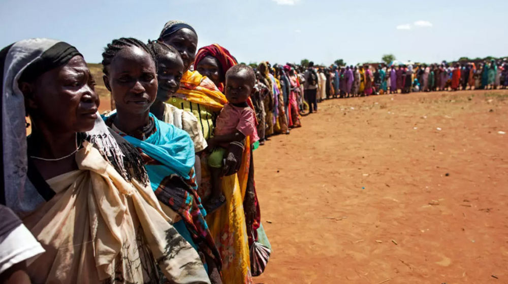 <p>Warga Sudan selatan antre makanan/foto;HRW</p>
