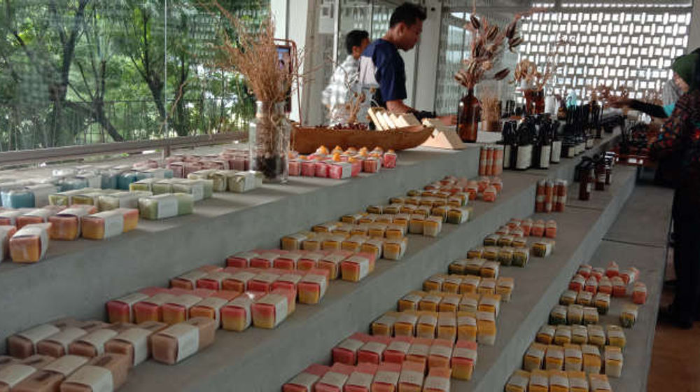 Toko souvenir rumah Atsiri Indonesia (sumber: Soloaja)