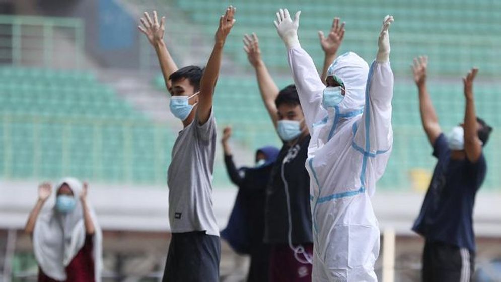 Senam dilakukan untuk menambah imun tubuh dan dilakukan selama 45 menit bagi pasien Covid-19/Foto:AP/Achmad Ibrahim