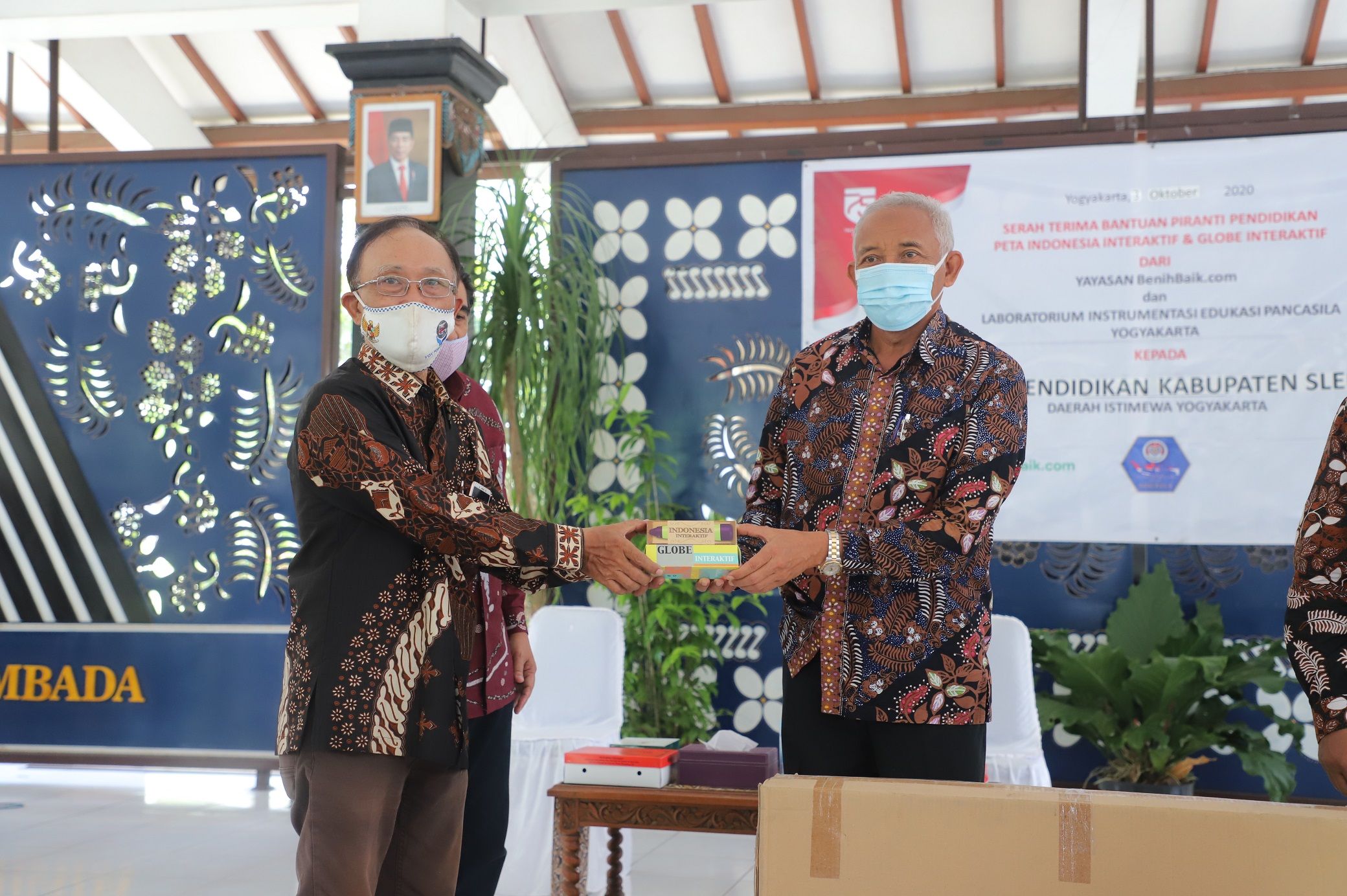 Penyerahan bantuan