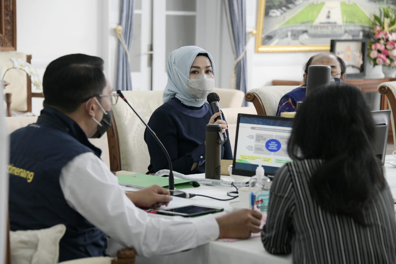 Direktur Utama InJabar Unpad, Keri Lestari Dandan saat melakukan audiensi dengan Gubernur Jabar, Ridwan Kamil, Selasa(6/10/2020).
